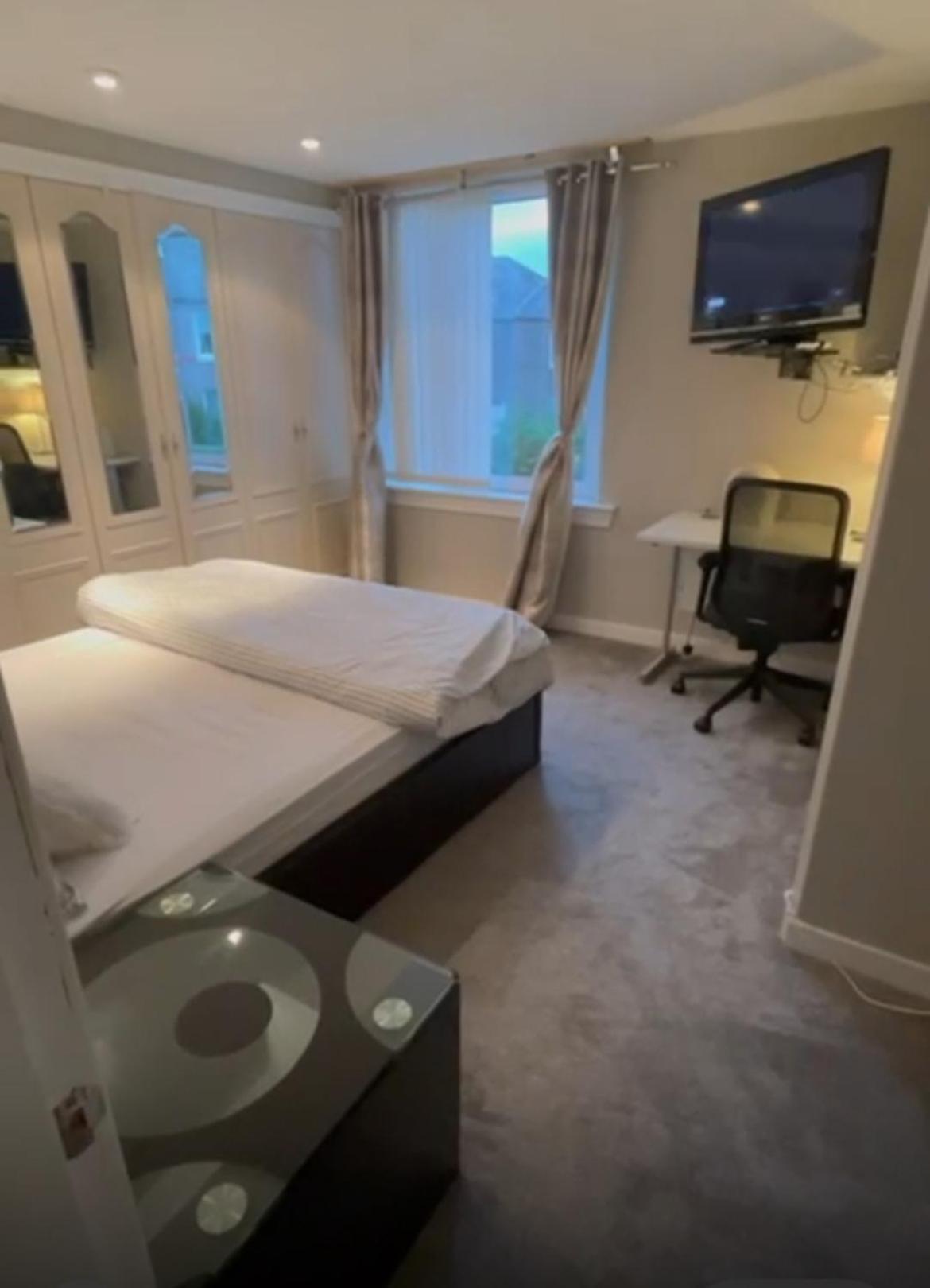 Room In A Home Edinburgh Exterior photo