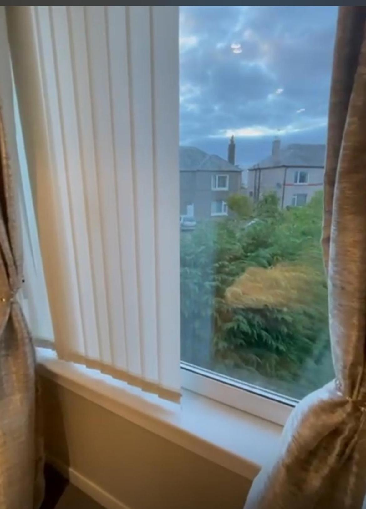 Room In A Home Edinburgh Exterior photo